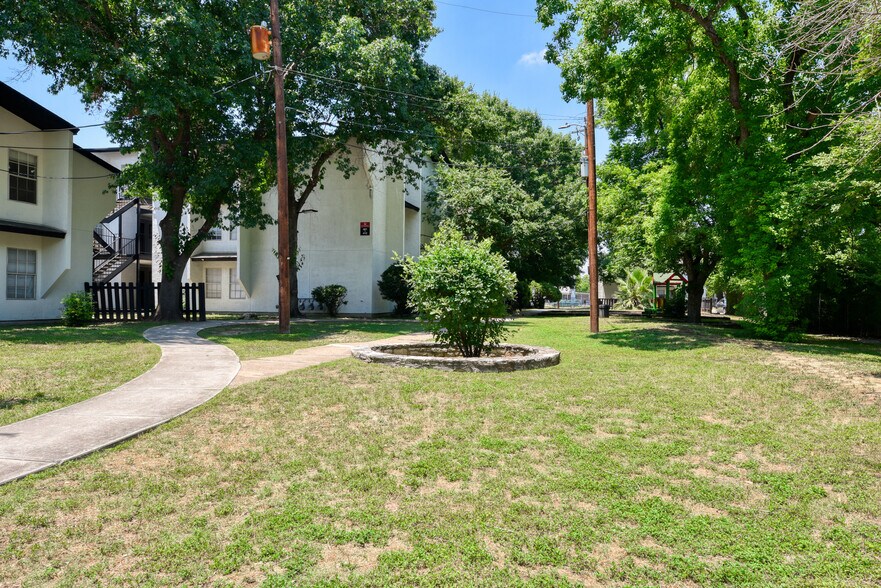 More Photos Of 737 W Mayfield Blvd, San Antonio Apartments For Sale
