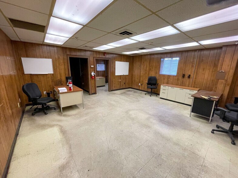 More Photos Of 50 Iron Gate Rd, Clarksville Manufacturing For Lease
