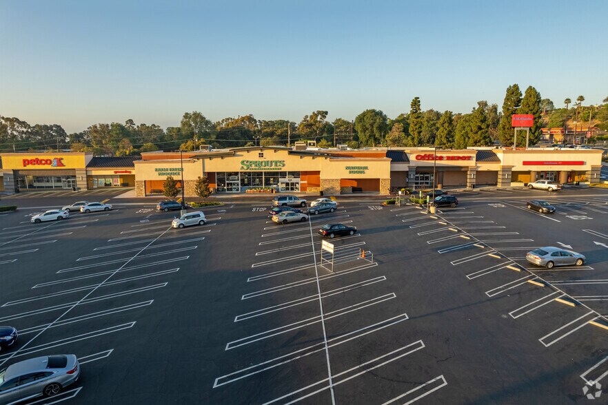 More Photos Of 820-916 N Western Ave, San Pedro Unknown For Lease