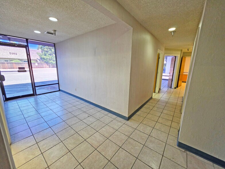 More Photos Of 4960 E Yale Ave, Fresno Warehouse For Sale