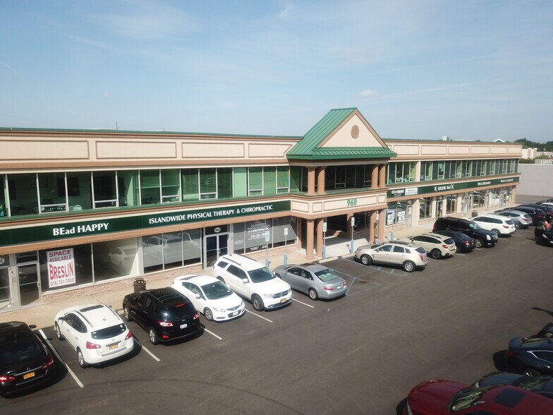 More Photos Of 950-970 S Broadway, Hicksville Office For Lease