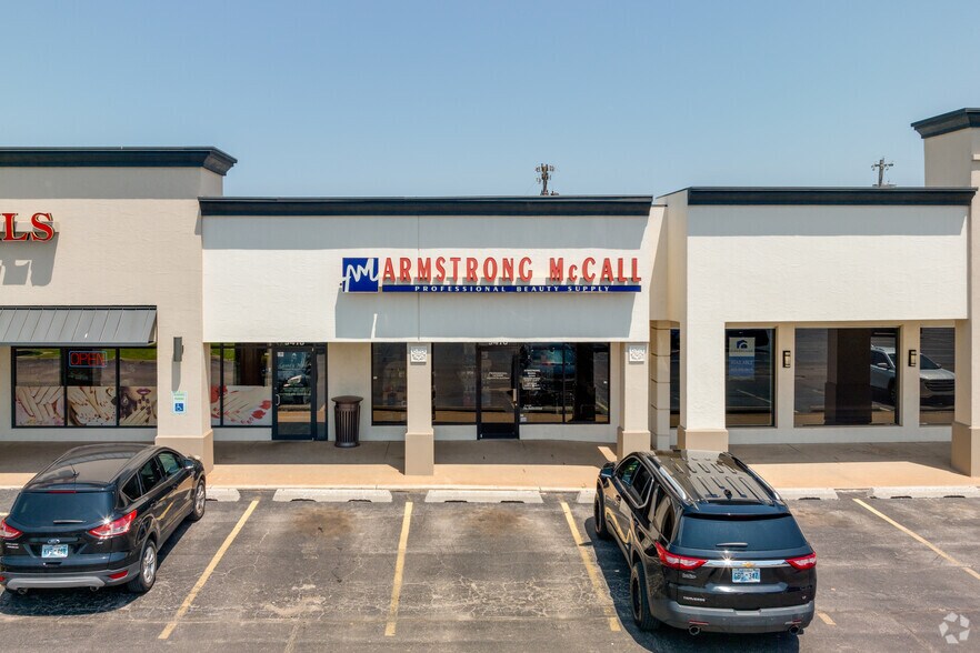 More Photos Of 9412-9494 N May Ave, Oklahoma City Unknown For Lease