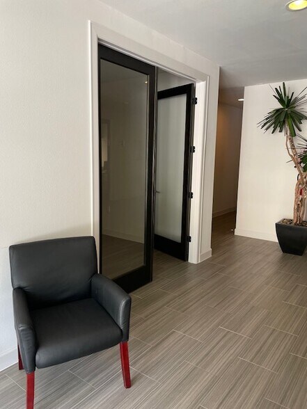 More Photos Of 26207 Oak Ridge Dr, Spring Medical For Lease