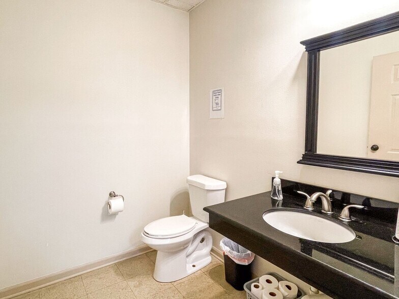 More Photos Of 4917 S Sherwood Forest Blvd, Baton Rouge Office For Lease