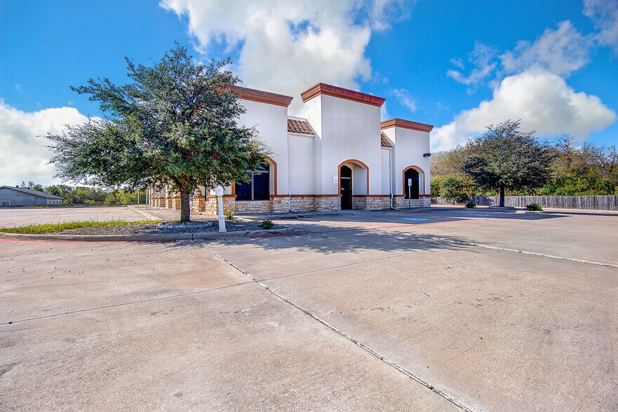 More Photos Of 720 W Nathan Lowe Rd, Arlington Medical For Sale