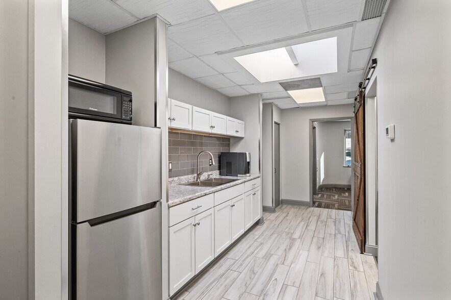 More Photos Of 4920-4934 Lincoln Dr, Edina Office For Sale