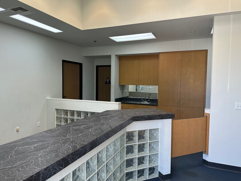 More Photos Of 2221 E Celsius Ave, Oxnard Manufacturing For Lease