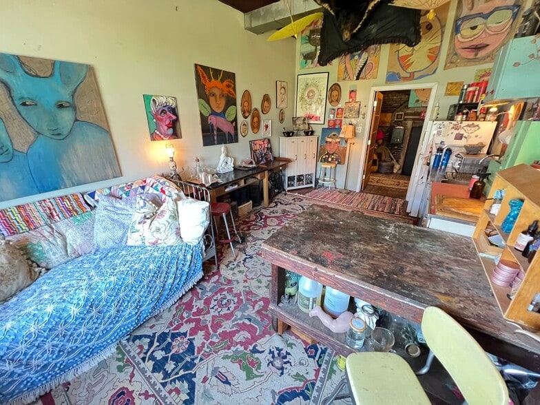 More Photos Of 1438-1442 Light St, Baltimore Showroom For Sale