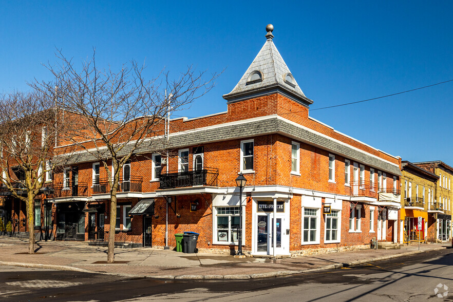 Primary Photo Of 1-9 Pl Du Marché, Saint-jean-sur-richelieu Apartments For Sale