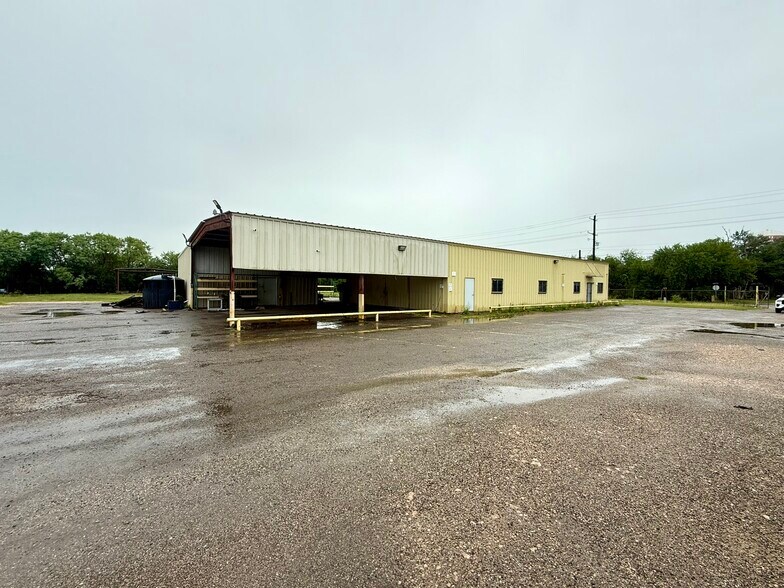 More Photos Of 520 S Gulf St, Alice Industrial For Sale