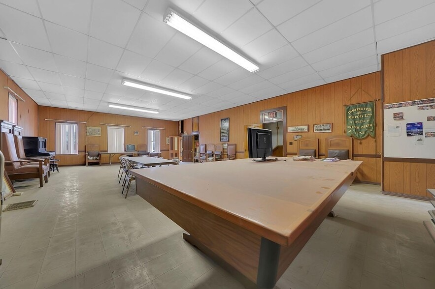 More Photos Of 4 Main St, Jackson General Retail For Sale