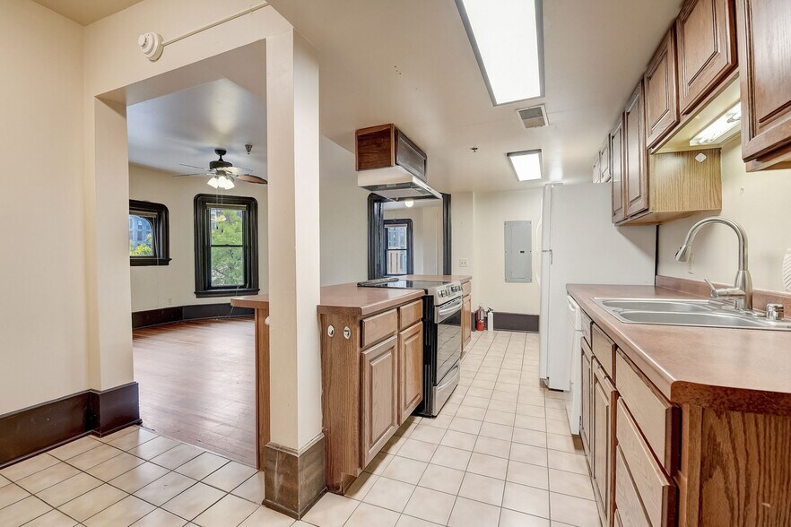 More Photos Of 212 W Gorham St, Madison Storefront Retail Residential For Sale