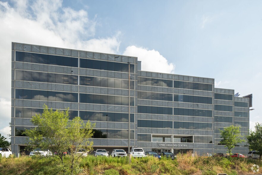 More Photos Of 1700 W Higgins Rd, Des Plaines Office For Sale
