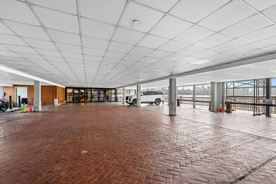 More Photos Of 115 River Rd, Edgewater Restaurant For Lease