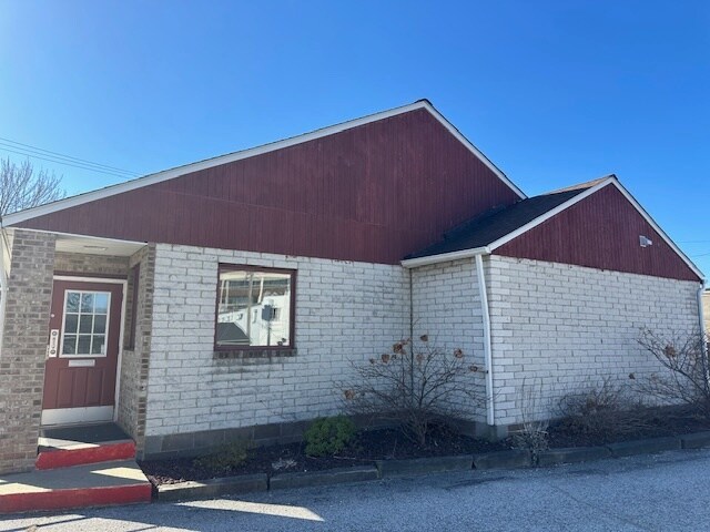 More Photos Of 247 Hillside Dr, Painesville Storefront Retail Office For Sale