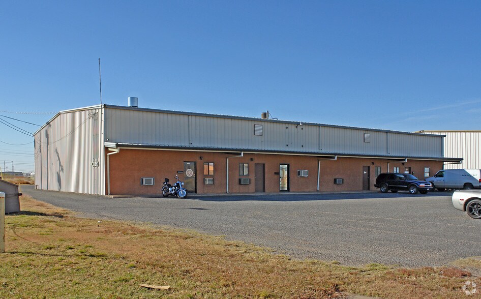 Primary Photo Of 7010-7020 Cedar Ave, Lubbock Service For Lease