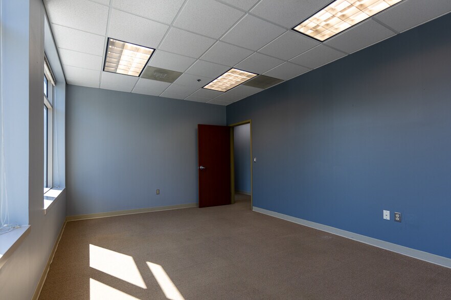 More Photos Of 7001 Heritage Village Plz, Gainesville Office For Lease