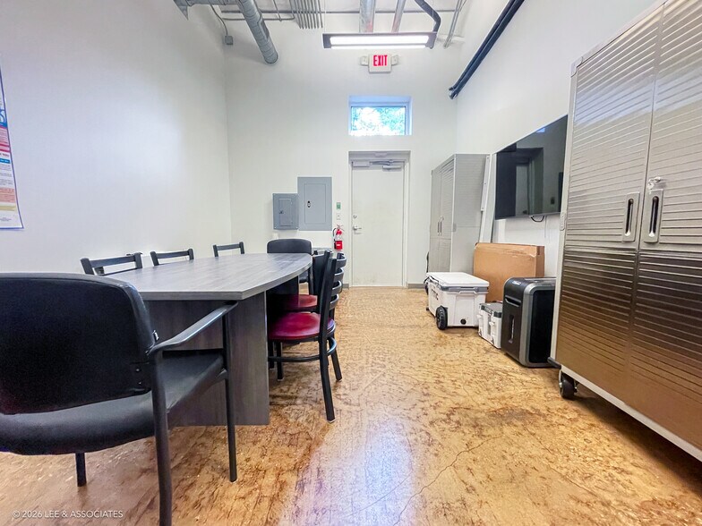 More Photos Of 100-112 SW 6th St, Gainesville Office For Lease