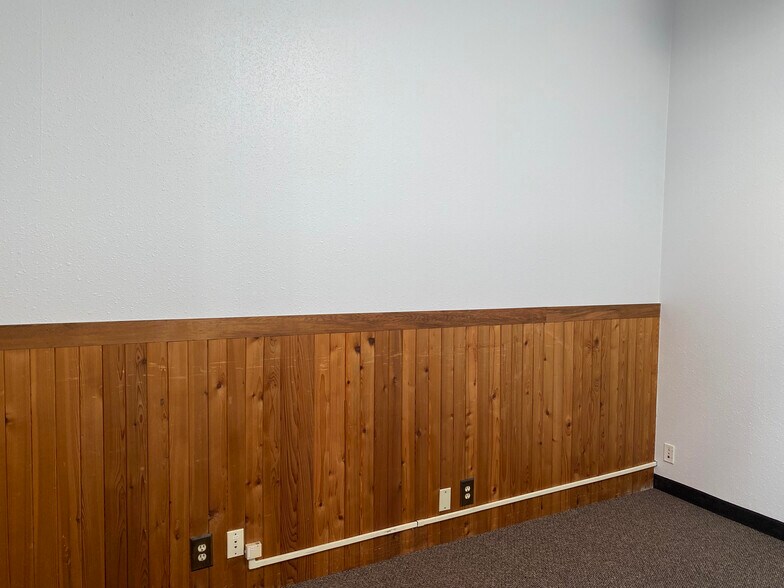 More Photos Of 312 E 3rd St, The Dalles Office For Lease