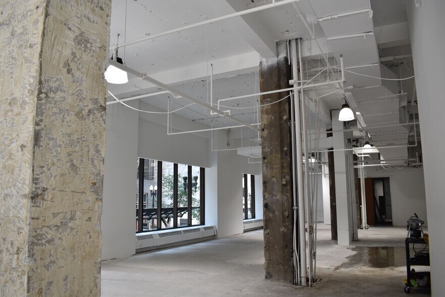 More Photos Of 100 N LaSalle St, Chicago Office For Lease