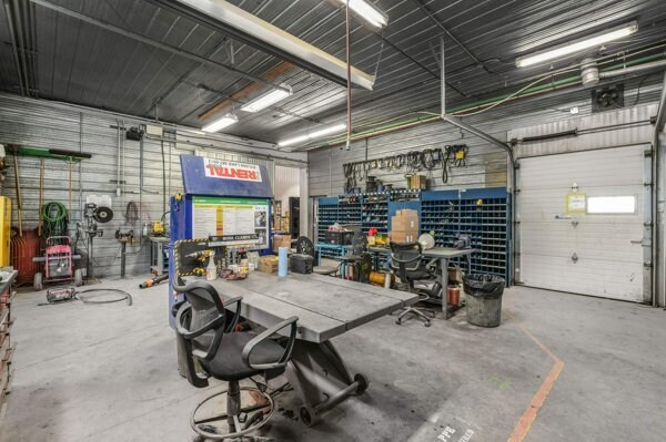 More Photos Of 30 Industrial Dr, Sylvan Lake Service For Lease