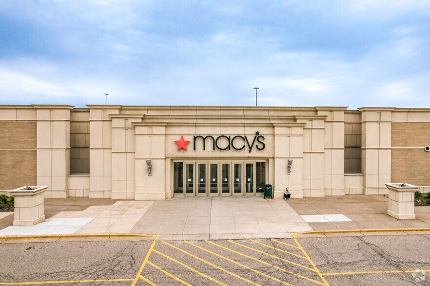 More Photos Of 3001 N White Bear Ave, Maplewood Department Store For Sale