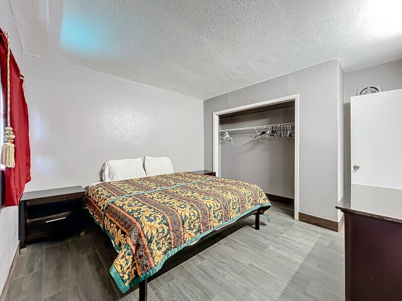 More Photos Of 307 E Vine St, Kissimmee Hotel For Sale