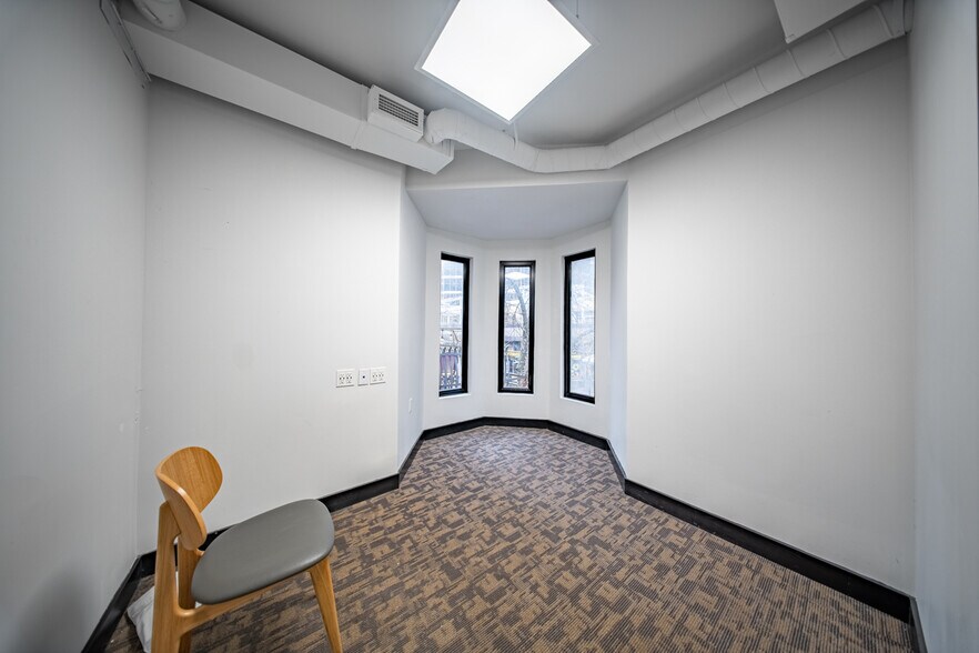 More Photos Of 31 Elm St, Toronto Storefront Retail Office For Sale