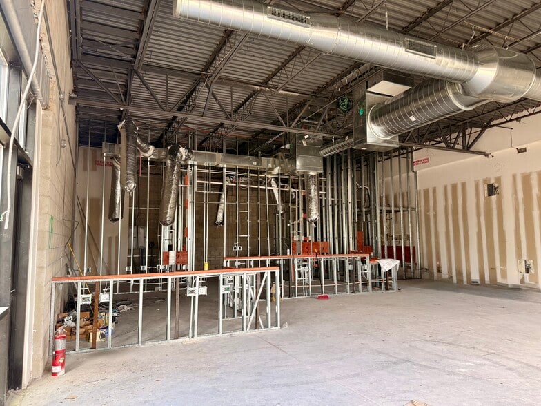 More Photos Of 5628 Circa Fishhawk Blvd, Lithia General Retail For Lease