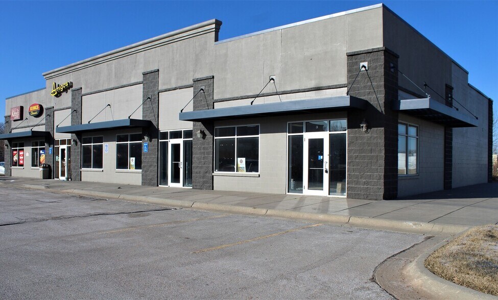 Primary Photo Of 4750 W Huntington Ave, Lincoln Freestanding For Lease