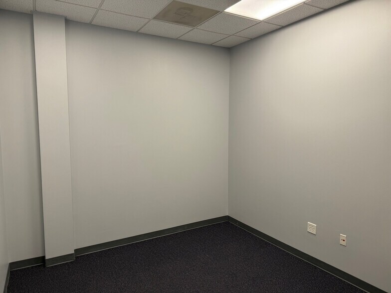 More Photos Of 8191 Birchwood Ct, Johnston Flex For Lease