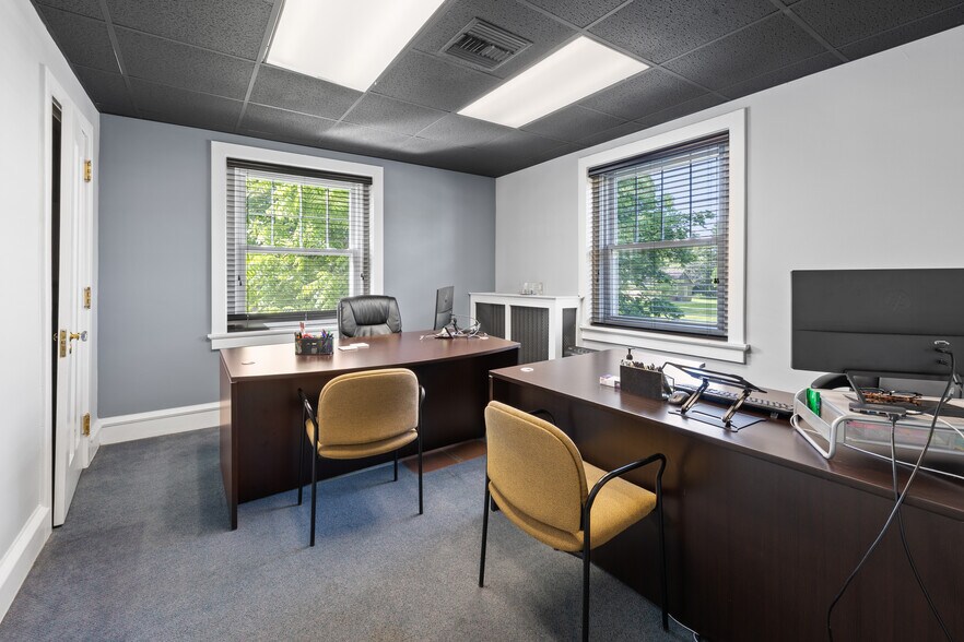 More Photos Of 184 W Main St, Trappe Office For Sale