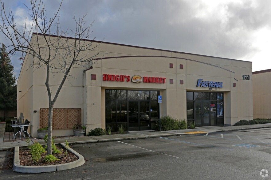 More Photos Of 1660 N Lincoln St, Dixon Freestanding For Lease