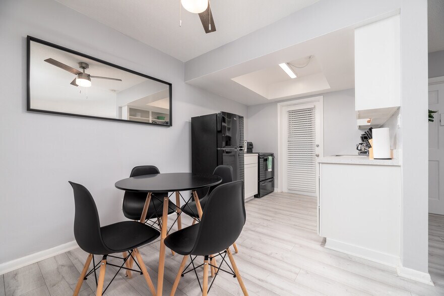 More Photos Of 820 NE 21st Dr, Wilton Manors Apartments For Sale