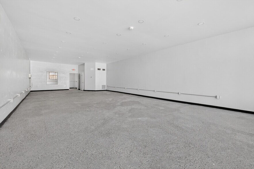 More Photos Of 517-519 W International Speedway Blvd, Daytona Beach Freestanding For Sale