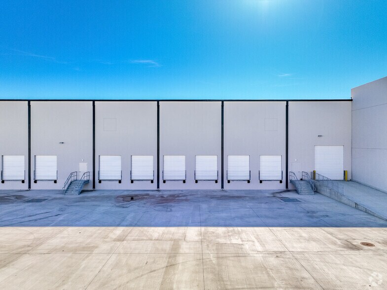 More Photos Of 5930-6010 Eisenhauer Rd, San Antonio Unknown For Lease