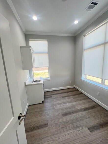 More Photos Of 1215 E Ownsby Pky, Celina Office For Sale