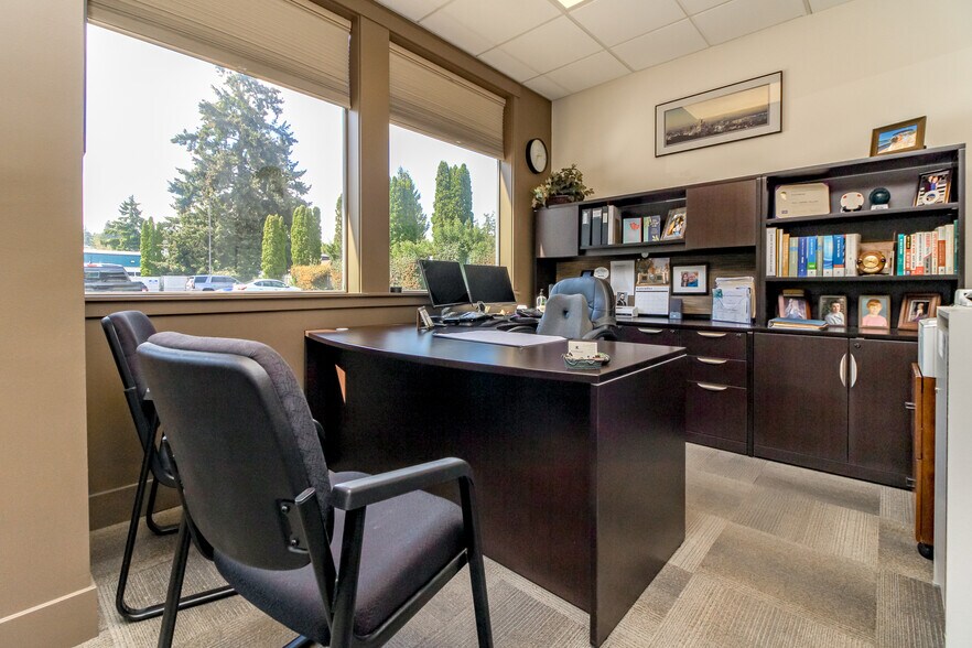 More Photos Of 3212 Byron St, Silverdale Office For Sale