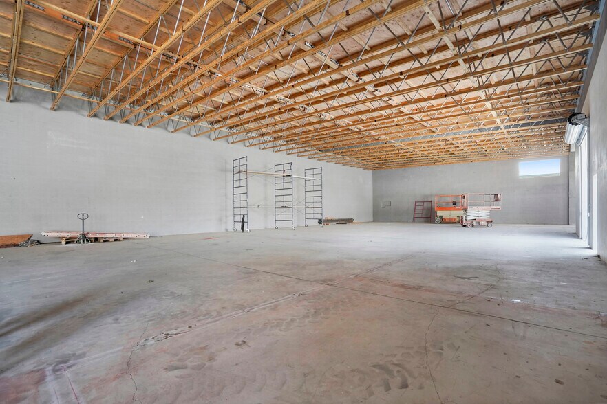 More Photos Of 10926 Randall St, Sun Valley Warehouse For Lease