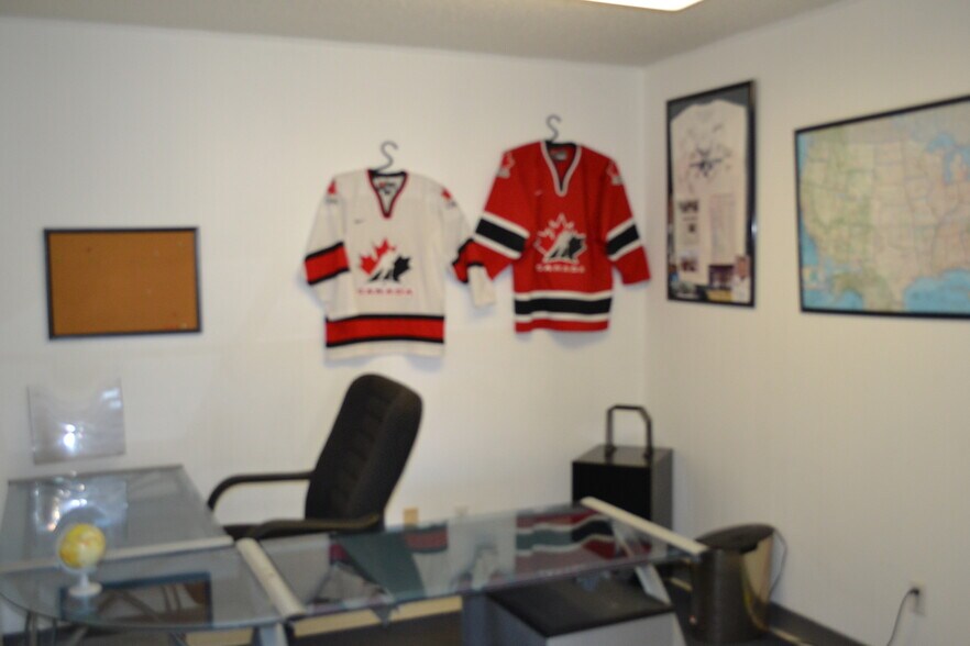 More Photos Of 205 W Ryan St, Laredo Light Distribution For Sale