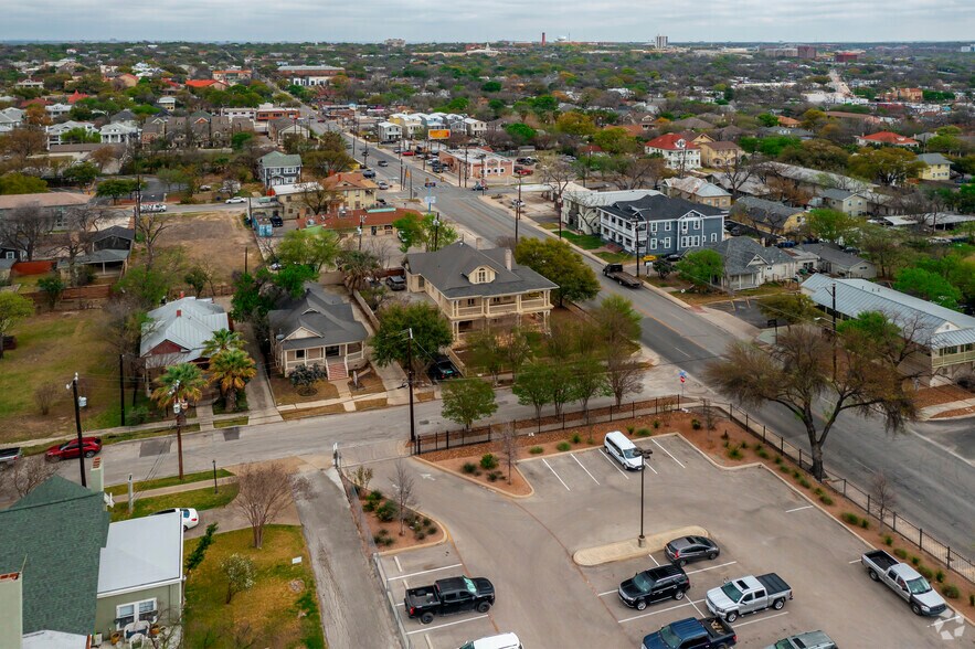 More Photos Of 225 E Locust St, San Antonio Office For Sale