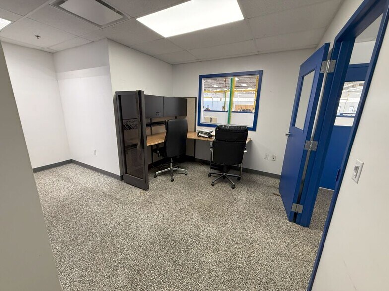 More Photos Of 856 N Main Street Ext, Wallingford Manufacturing For Sale