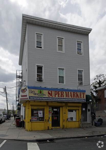 More Photos Of 36 Astor St, Newark Storefront Retail Residential For Lease