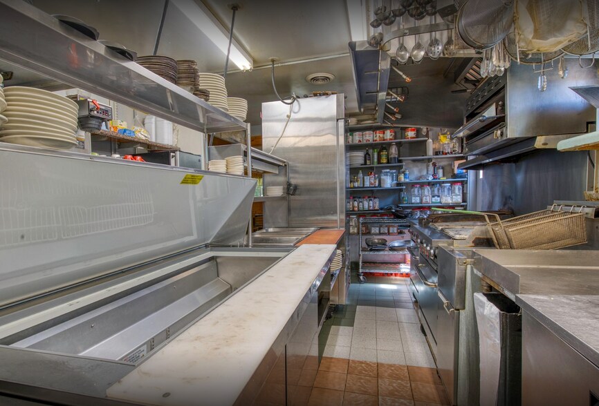 More Photos Of 6622 US-2 Hwy, Hurley Restaurant For Sale