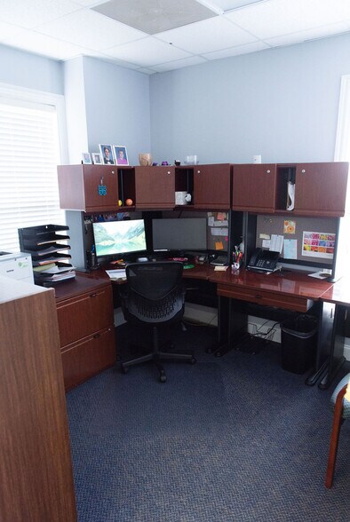 More Photos Of 3707 W Market St, Greensboro Office For Sale