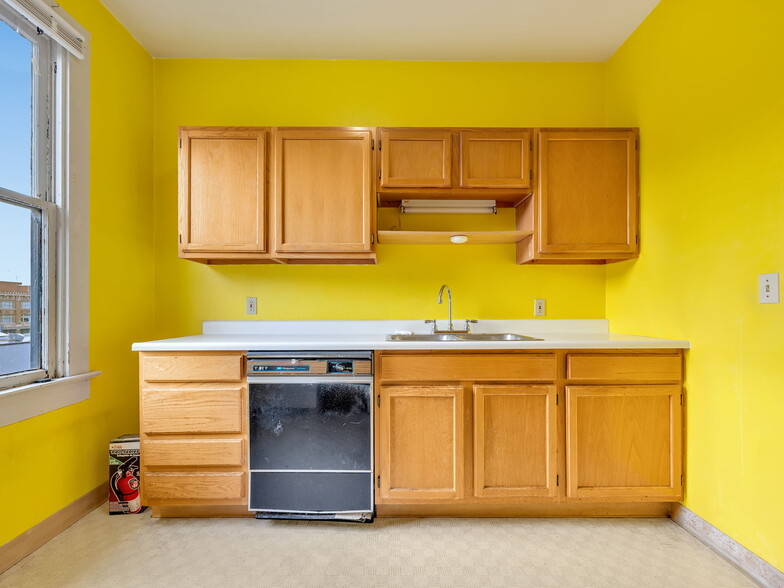 More Photos Of 1178 Franklin Ave, Astoria Office For Sale