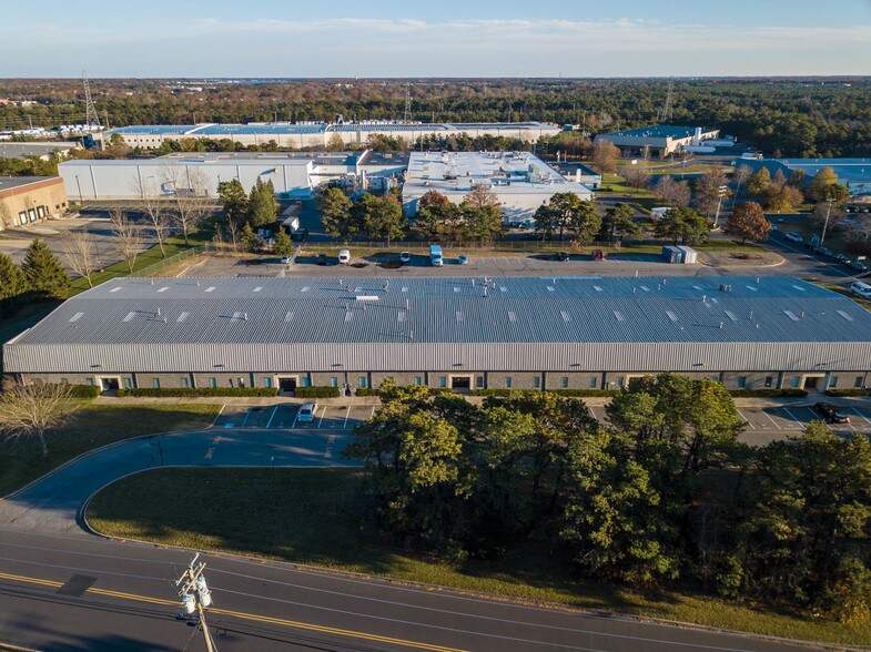 More Photos Of 1985 Swarthmore Ave, Lakewood Warehouse For Lease