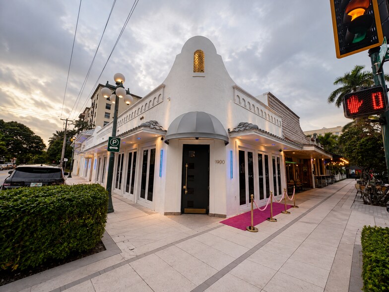 Primary Photo Of 1900 Harrison St, Hollywood Restaurant For Lease