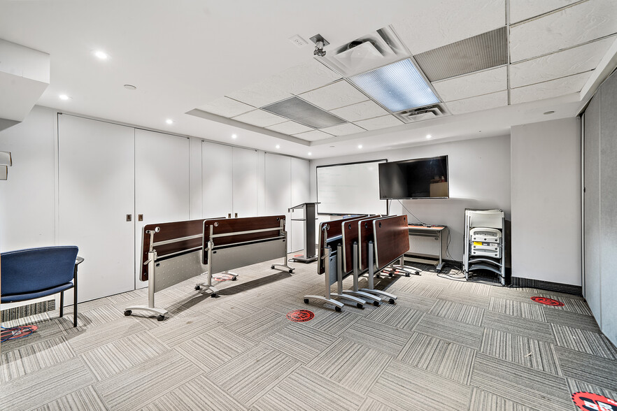 More Photos Of 5275-5285 Ch Queen-Mary, Montréal Office For Sale
