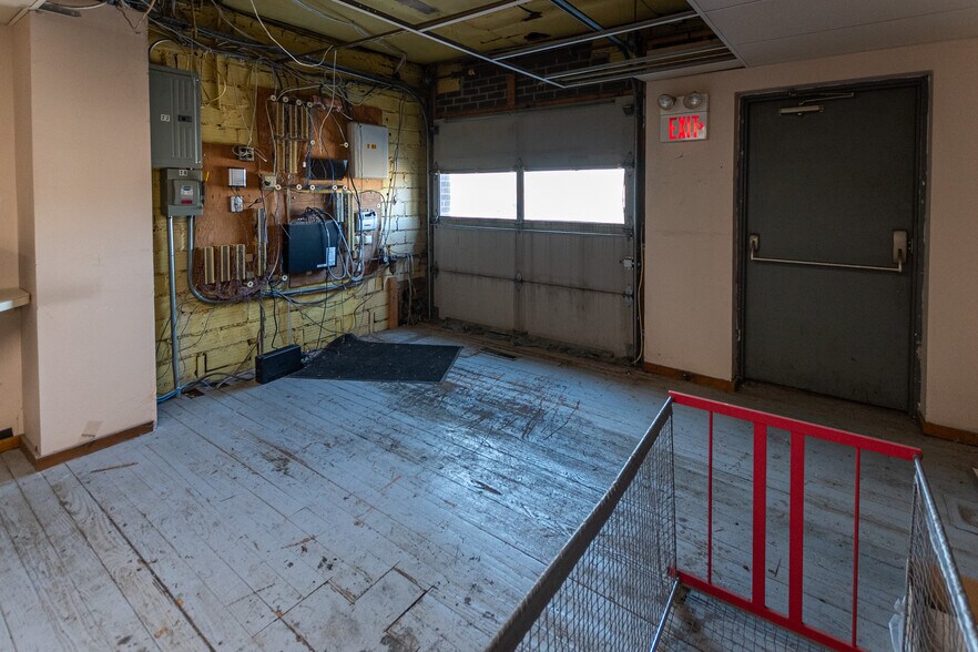 More Photos Of 1 Victor Way, Sharon Warehouse For Sale